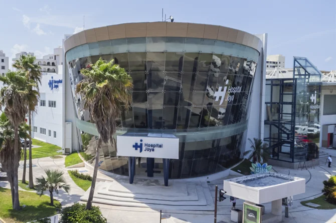 Glass façade of Hospital Joya in Cancún