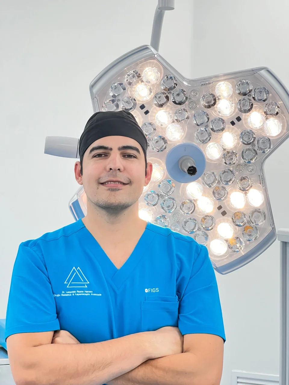 Portrait of Dr. Leopoldo Ruano Herrera in surgical scrubs