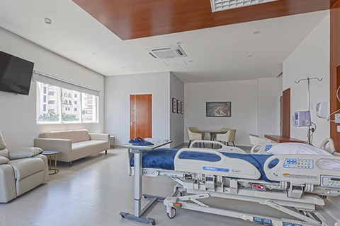 Private patient room at Hospital Joya with a hospital bed and seating area
